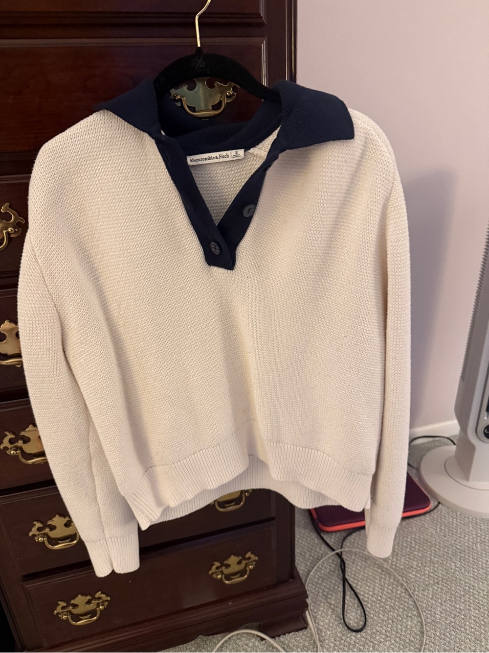 Abercrombie & Fitch Cream V-Neck Knit Sweater with Navy Collar